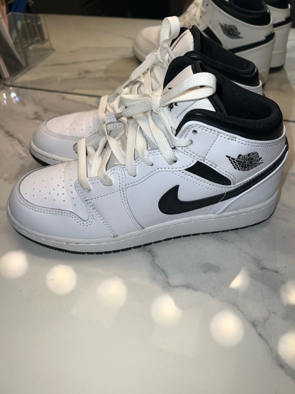 Air Jordan 1 Mid GS Reverse Panda 🤍🖤